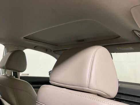 Used 2023 Honda Civic Touring image 4