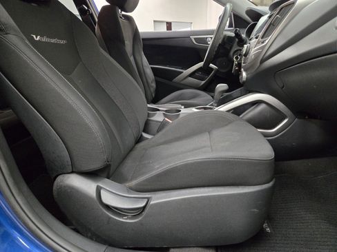Used 2015 Hyundai Veloster FWD image 12