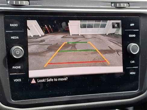 Used 2022 Volkswagen Tiguan SE image 4