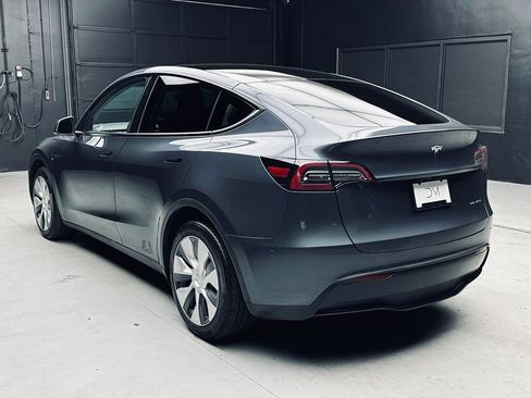 Used 2023 Tesla Model Y Long Range AWD/4WD image 5
