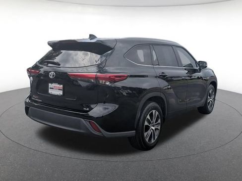 Used 2022 Toyota Highlander XLE FWD image 5