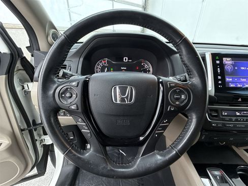 Used 2016 Honda Pilot Touring image 20