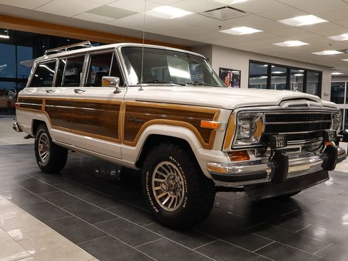 Used 1987 Jeep Grand Wagoneer image 5