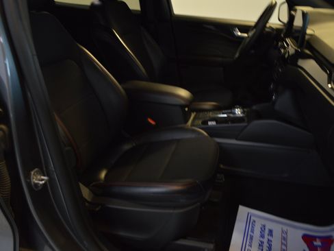Used 2025 Ford Escape ST-Line Select AWD/4WD image 11