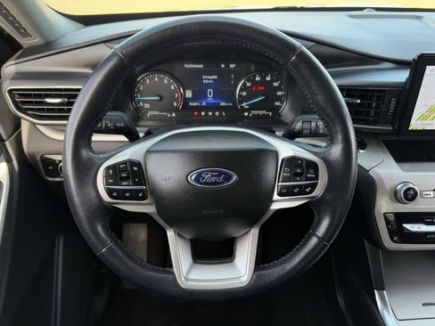 Used 2023 Ford Explorer XLT w/ Equipment Group 202A RWD image 14