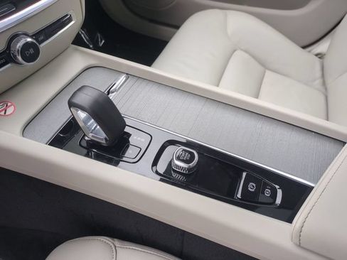 Certified 2024 Volvo S60 B5 Plus FWD image 23