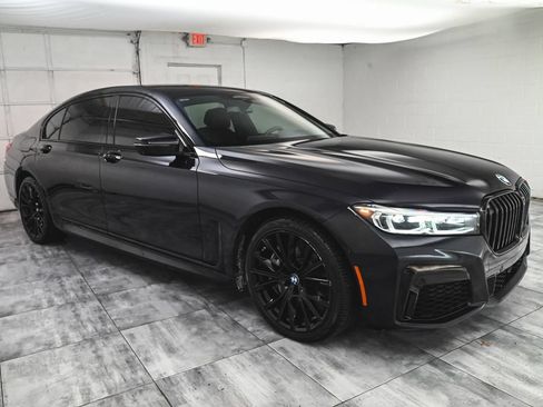 Used 2022 BMW 750i xDrive w/ M Sport Package AWD/4WD image 3