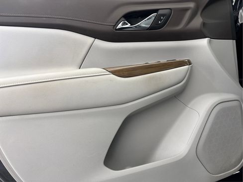 Used 2022 GMC Acadia SLE image 26