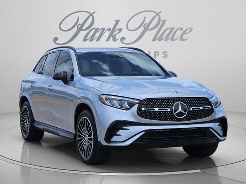 Used 2026 Mercedes-Benz GLC 300 image 4