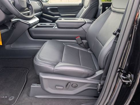 New 2026 Ford Expedition Platinum w/ Stealth Appearance Package AWD/4WD image 9