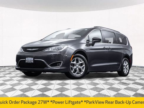 Used 2019 Chrysler Pacifica Touring Plus w/ Tire & Wheel Group image 2