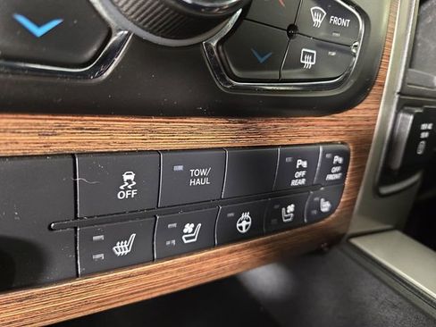 Used 2018 RAM 1500 Laramie w/ Convenience Group AWD/4WD image 28
