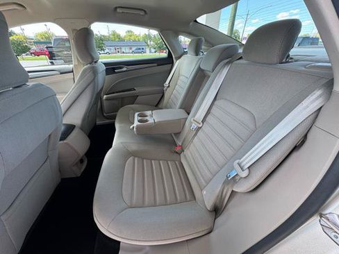 Used 2018 Ford Fusion SE FWD image 11