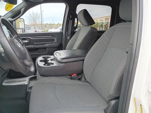 Used 2024 RAM 2500 Big Horn w/ Night Edition AWD/4WD image 19