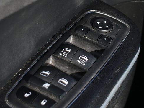 Used 2023 Chrysler 300 Touring w/ Sport Appearance Package image 15