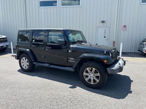 Used 2013 Jeep Wrangler Unlimited Sahara w/ Connectivity Group AWD/4WD image 4