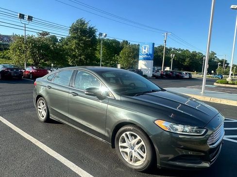 Used 2015 Ford Fusion SE FWD image 1