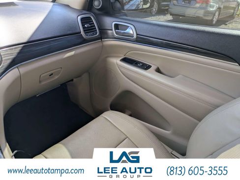 Used 2021 Jeep Grand Cherokee Limited w/ Luxury Group II AWD/4WD image 16