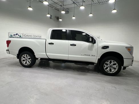 Used 2023 Nissan Titan SV w/ SV Convenience Package AWD/4WD image 9