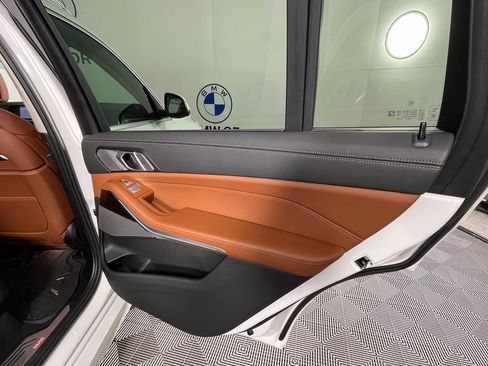 Used 2024 BMW X7 xDrive40i w/ Premium Package image 29