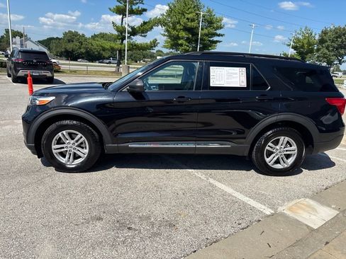 Used 2024 Ford Explorer XLT w/ Equipment Group 202A AWD/4WD image 17
