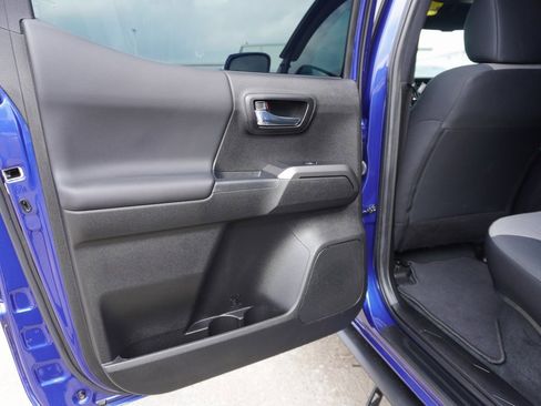 Used 2023 Toyota Tacoma TRD Sport image 19