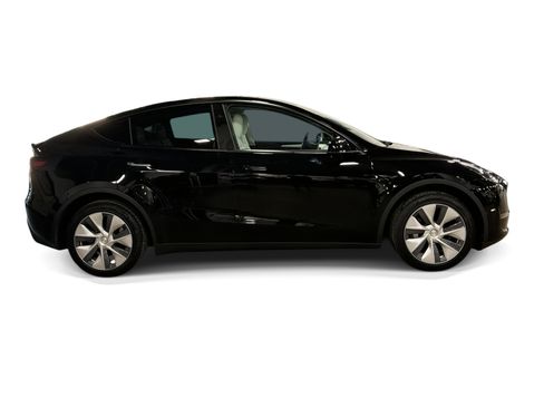Certified 2023 Tesla Model Y AWD image 7