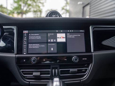 Certified 2023 Porsche Macan AWD/4WD image 13