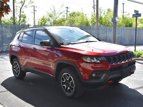 Used 2025 Jeep Compass Trailhawk AWD/4WD image 4