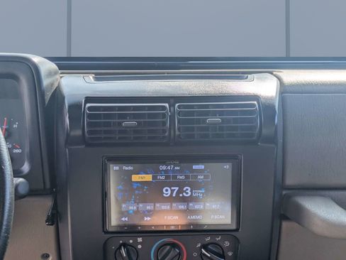 Used 2004 Jeep Wrangler X AWD/4WD image 18