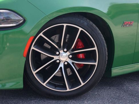 Used 2015 Dodge Charger R/T Scat Pack w/ Beats Audio Group RWD image 26