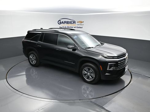 Certified 2026 Chevrolet Traverse LT AWD/4WD image 1