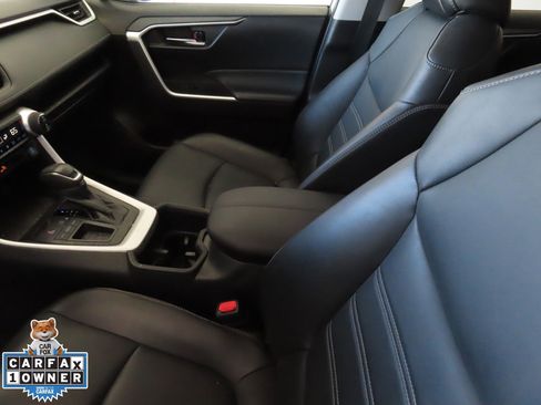 Used 2022 Toyota RAV4 XLE Premium image 23