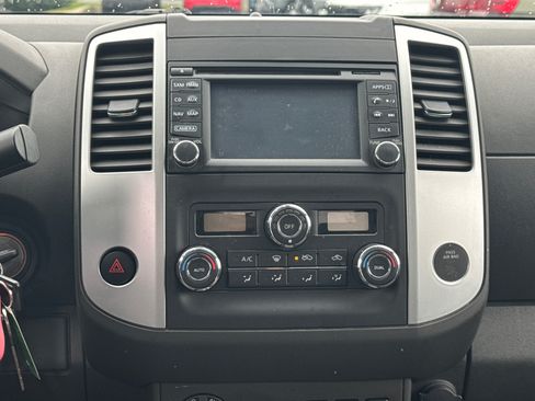 Used 2015 Nissan Frontier PRO-4X w/ Pro-4x Graphics Package AWD/4WD image 8