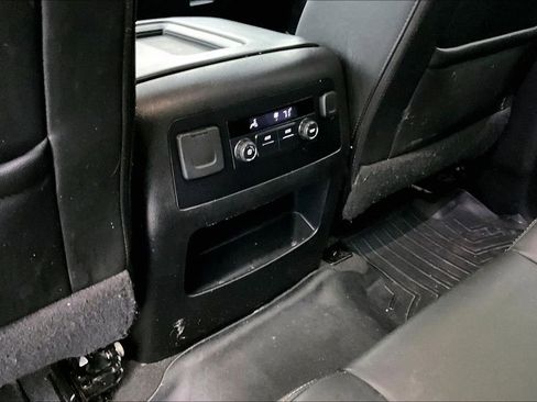 Used 2020 Chevrolet Suburban LT image 32