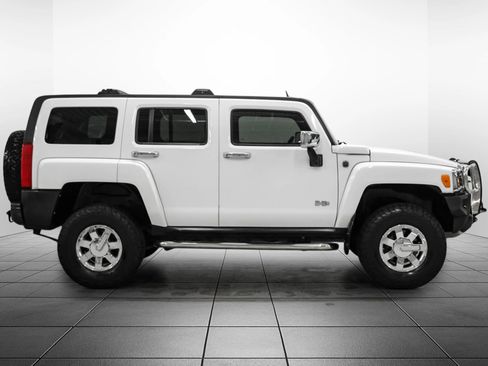 Used 2010 HUMMER H3 Luxury w/ Appearance Package image 7