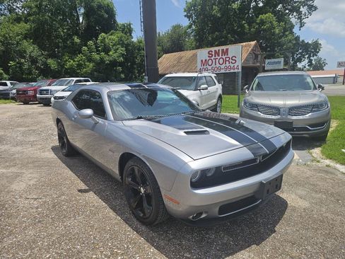 Used 2015 Dodge Challenger R/T w/ Quick Order Package 28B R/T RWD image 3