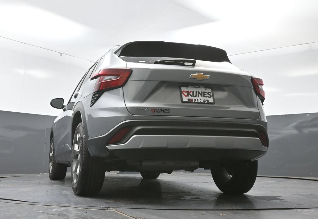 Used 2025 Chevrolet Trax LT FWD image 55