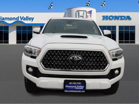 Used 2019 Toyota Tacoma TRD Sport image 2