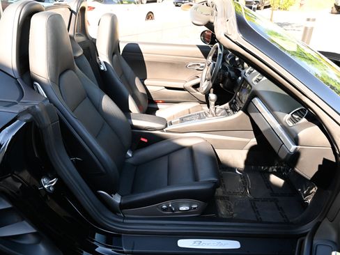 Used 2017 Porsche 718 Boxster RWD image 35