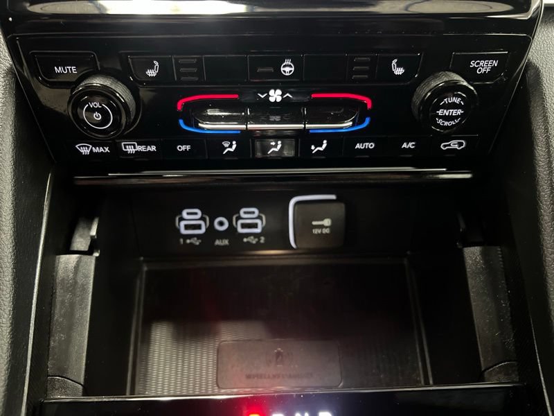 Used 2025 Jeep Grand Cherokee Altitude AWD/4WD image 29