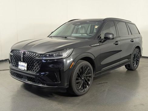 Used 2025 Lincoln Aviator Reserve w/ Jet Appearance Package image 4