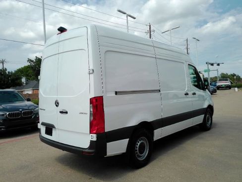 Used 2024 Mercedes-Benz Sprinter 2500 image 11