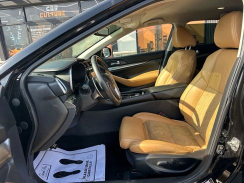 Used 2017 Nissan Maxima SR image 5