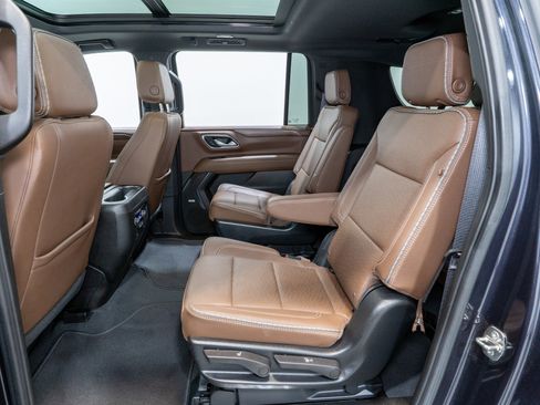 Used 2024 Chevrolet Suburban High Country image 31