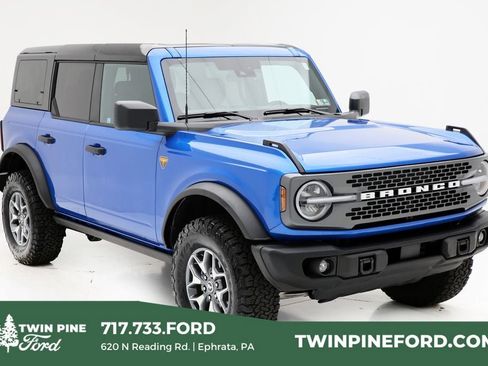 Used 2025 Ford Bronco Badlands image 1