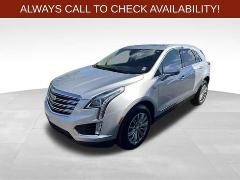 Used 2018 Cadillac XT5 Luxury w/ Driver Awareness Package FWD image 3