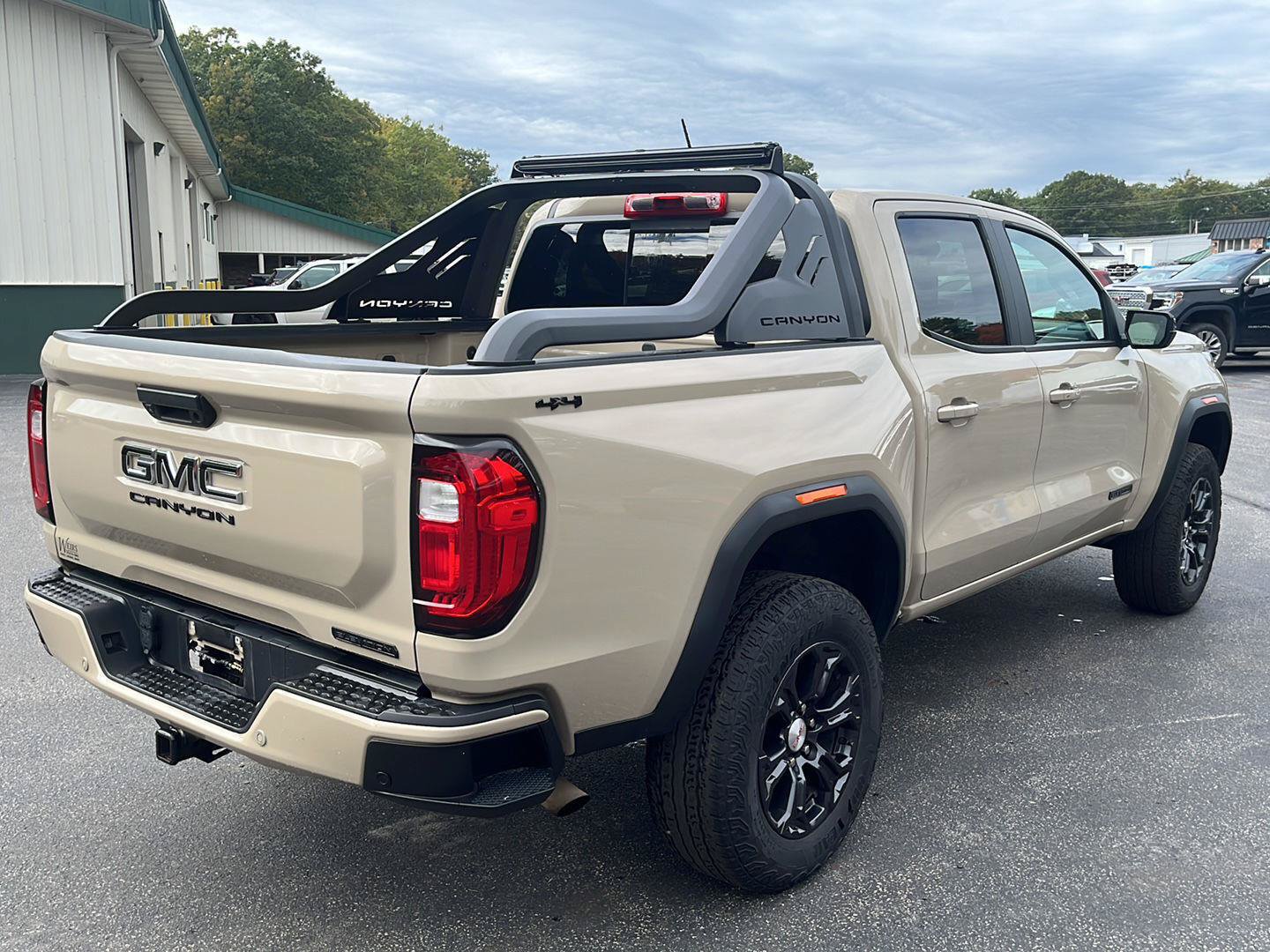 Used 2023 GMC Canyon Elevation w/ LPO, Sports Bar Package AWD/4WD image 5