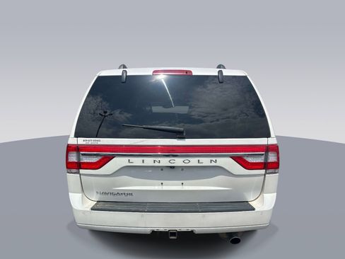 Used 2017 Lincoln Navigator Reserve AWD/4WD image 4