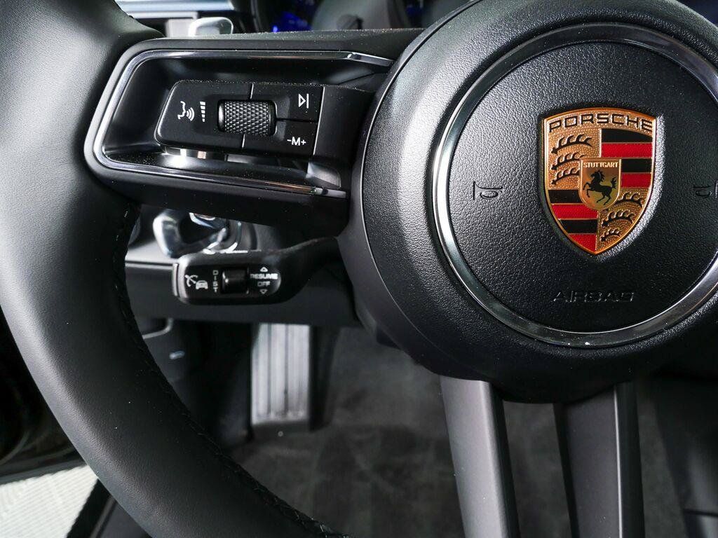 Certified 2026 Porsche Macan AWD/4WD image 10